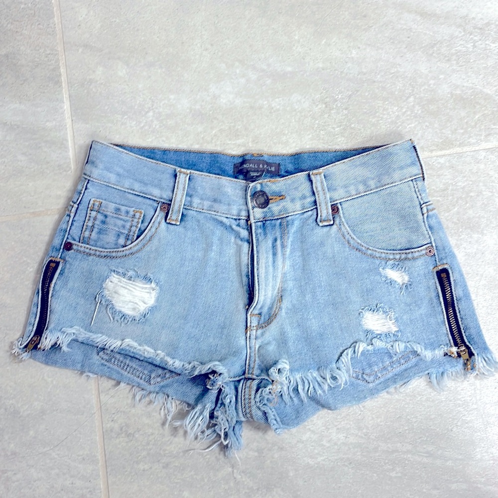 KENDALL & KYLIE Denim distressed shorts size 0